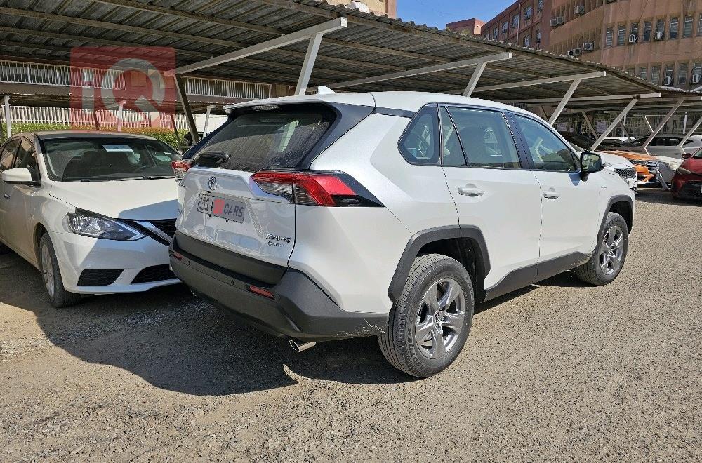 تۆیۆتا ڕاڤ 4